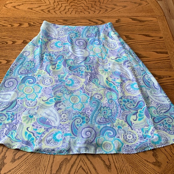 Long modest Dress Barn paisley skirt with soft spring colors - Picture 3 of 8